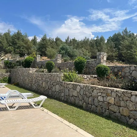 Stunning Spacious Poolside 2-bed Apt In Appartement Ovacık