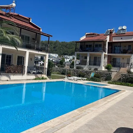 Appartement Stunning Spacious Poolside 2-bed Apt In