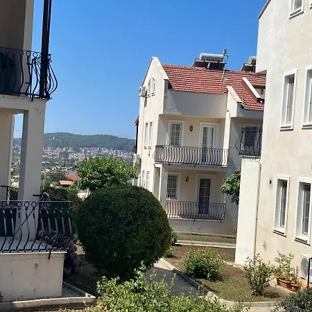 Stunning Spacious Poolside 2-bed Apt In Appartement *