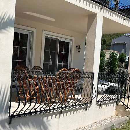 Appartement Stunning Spacious Poolside 2-bed Apt In Ovacık