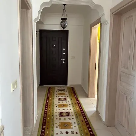 Stunning Spacious Poolside 2-bed Apt In 公寓