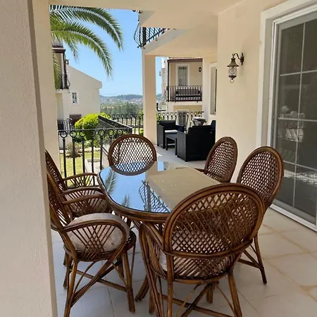 公寓 Stunning Spacious Poolside 2-bed Apt In